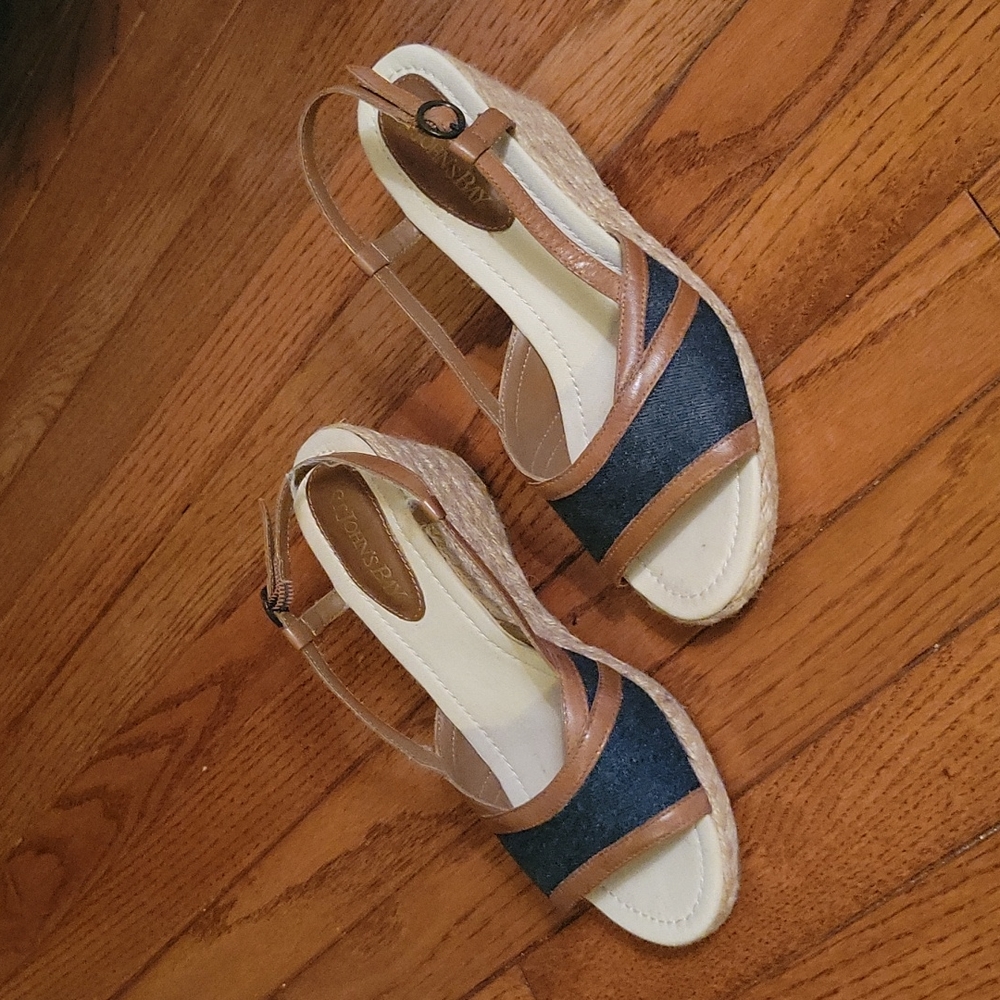 ST. JOHNS BAY open toe platform with back strap.